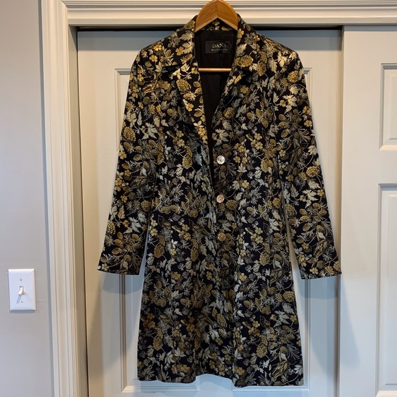 Dana Buchman Jackets & Blazers - Dana Buckman long tailored 3 button jacket, with shiny golds on black.